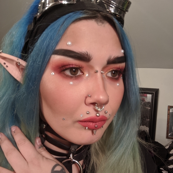 Meet your Posher, Emily (: ✨ - Picture 6 of 8